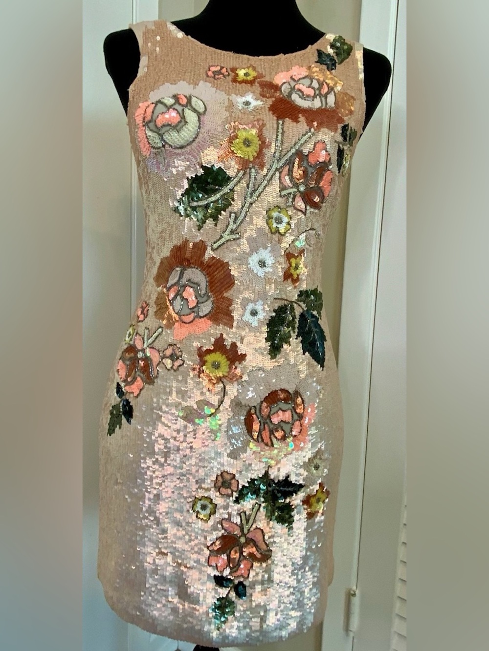 Needle & Thread Blush Sequin Embellished Mini Sheath Dress Floral Accents Size 2